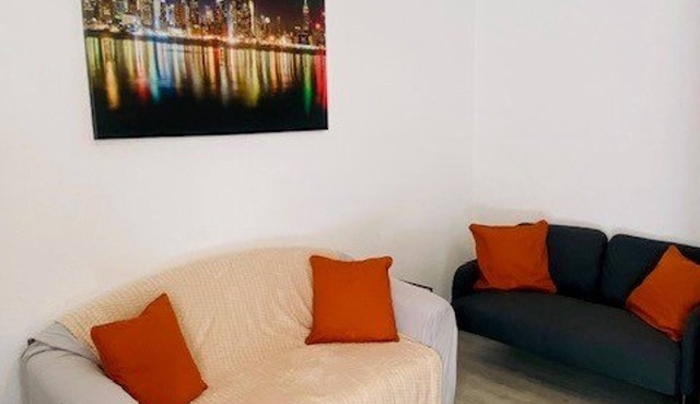 Central F2 Apartment with Parking and Balconies