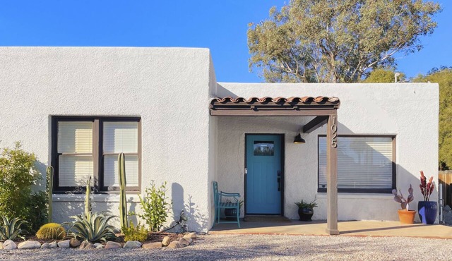 Central 1940s Bungalow Gem Mins to Downtown & UofA