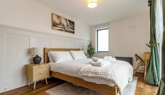 Central 1BD with Free Underground Parking