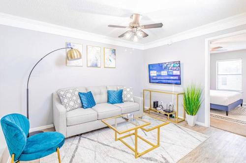 Central 1BR King Bed Suites, Close to Downtown & Domain