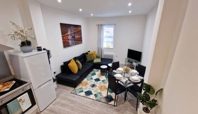 Central 1BR Watford Flat 12A | Stayfolk