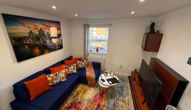 Central 1BR Watford Flat 12E | Stayfolk