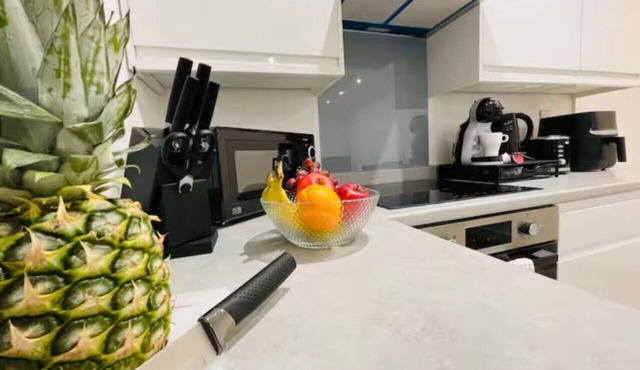 Central 1BR Watford Flat 10B | Stayfolk