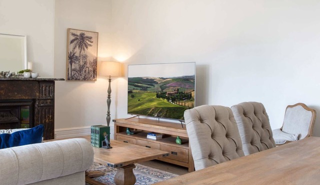 Central 2-Bed Apartment with Private Parking