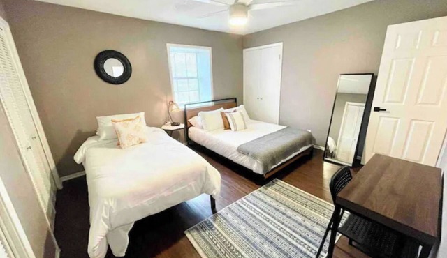 *Central 2-bedroom* 5mi from downtown w/patio MC