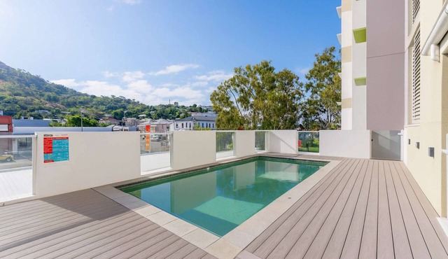 Central 2BR Dual-Key Apartment | Pool & Parking | Townsville