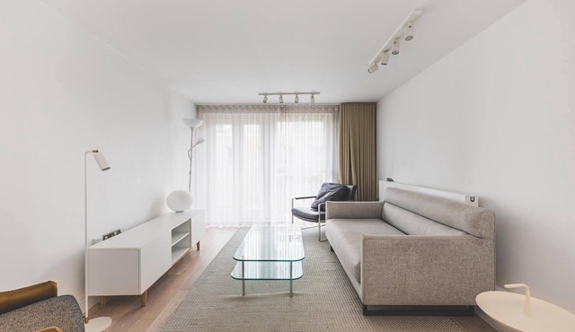 Central 2BR Flat with Balcony - Belgravia