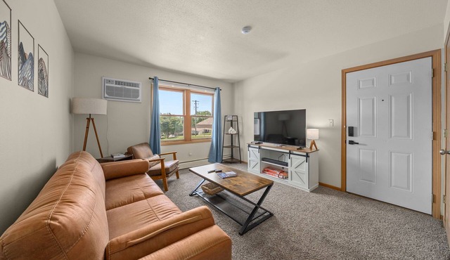 Central 2BR w/1G Wi-Fi + Workspace