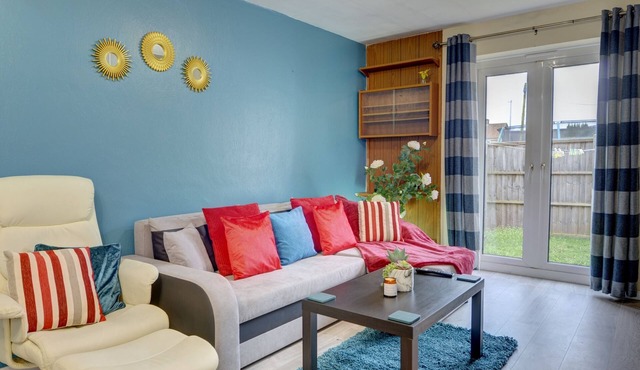 Central 3-bed House, sleeps 8 by MBiZ