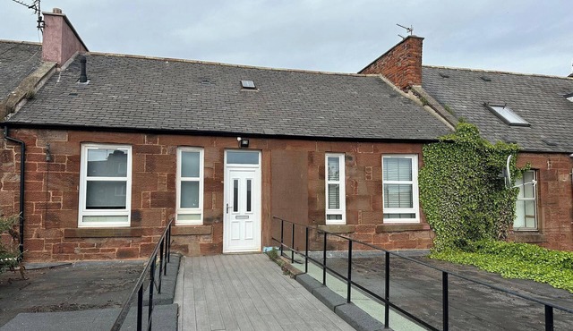 Central 3-Bed Seaside Apartment - Sleeps 5