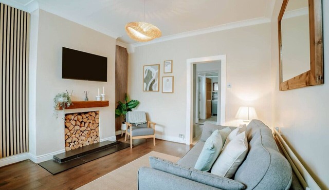 Central 3 Bedroom House WIFI & Parking