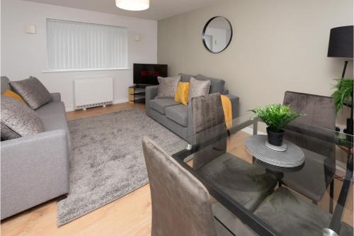 Central 3 Bedroom Flat w Parking