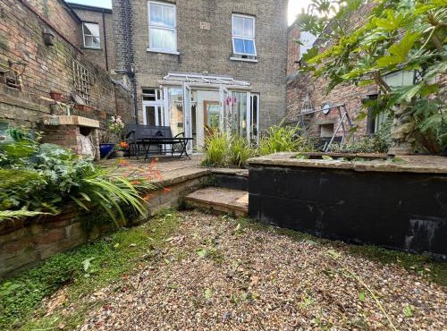 Central 3 BR Home with Private Courtyard