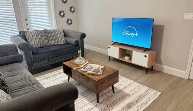Central 3bed 2bath, 5 min Walk to NRG, near MDC
