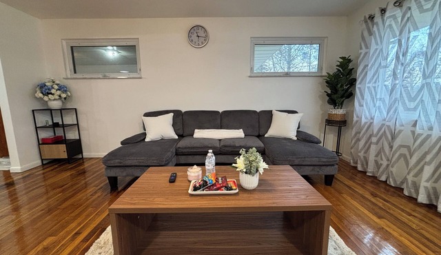 Central 3BR 1 Min Walk to Logan Valley Mall