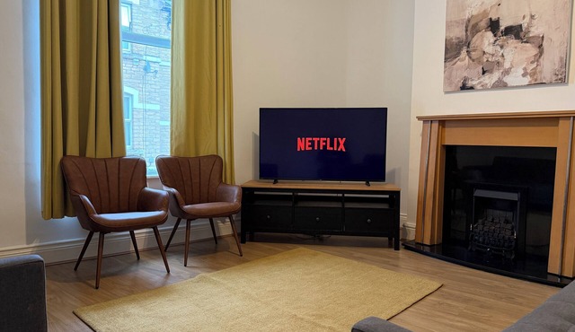 Central 3BR Home Contractors,Corporate & Families-Walk to Station,Town, Stadium