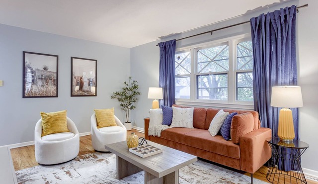 Central 4BD Home - Spacious Backyard & Fun Games