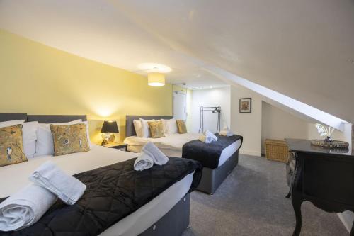 Central 5 Bedroom Home Close to Gloucester City