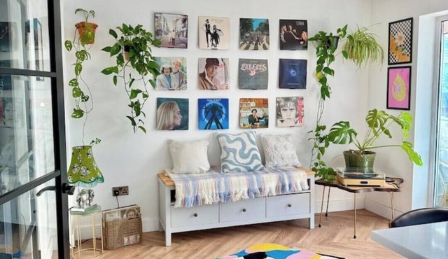 Central Abergavenny 4 Bed Home (Ensuites & Garden)