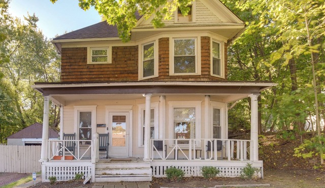 Central Akron Stay! Large Victorian Home w/Yard