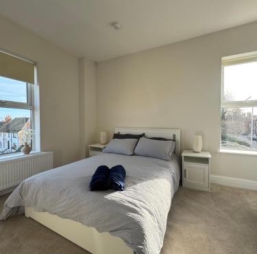 Central Aldershot Flat, Near Station & Town Centre