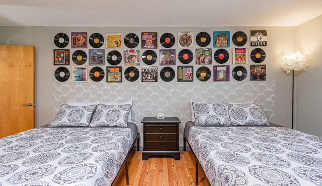 Central and Chic Hampton Condo! 2 br 2 ba W/D +WIFI! Dog Friendly