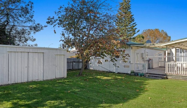 Central and cosy one bedroom unit.