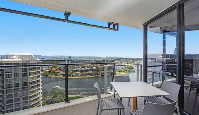 Central and Scenic Riverside Retreat at Surfers