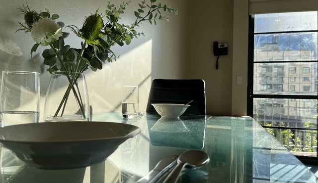 Central and Spacious 2BR Apt w/Wifi, Washing Machine near Docklands, Southbank