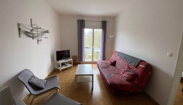 Central Apartment with Balcony, Wi-Fi & Dishwasher - Near Shops & Spa