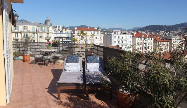 Central apartment-60m2 terrace and parking!