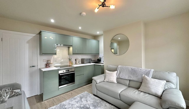 Central Apartment: Brand New Kitchen & Bathroom