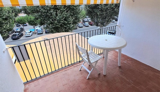 Central Apartment in Empuriabrava - 600m from the Beach, A/C, Balcony, Family-Friendly