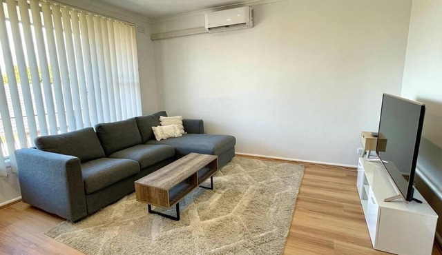 Central Apartment near Dandenong Hospital & Market