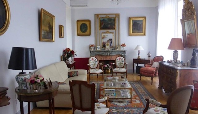 Central apartment, terrace, private parking, near Airport