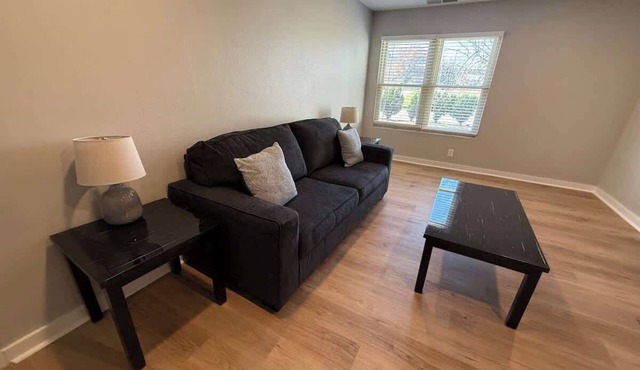 Central Apartment w/Free Parking & Fast WiFi