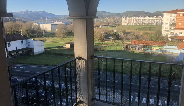 Central apartment with two terraces next to Laredo and its beaches