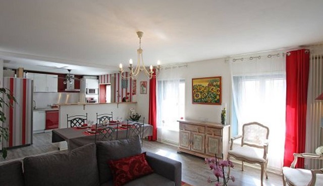 Central Apartment with Garage, Near Market & Restaurants, 2 Bedrooms, All-Inclusive