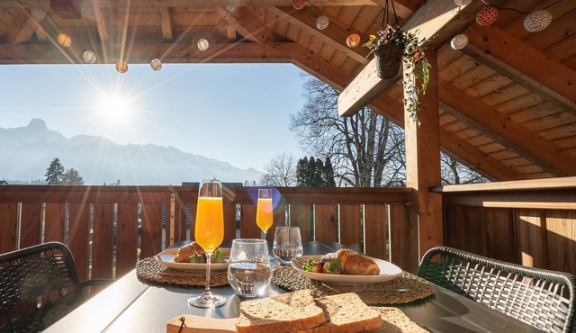 Central apartment with Alps view & own parking space; contactless self check-in!