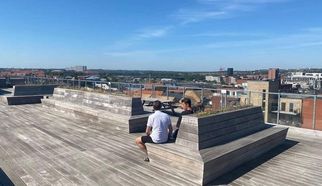 Central Apartment with Balcony and Shared Panorama Rooftop