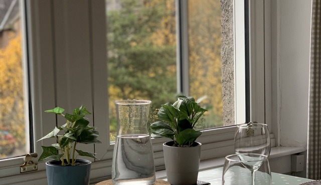 Central apartment with river views and secure bike store