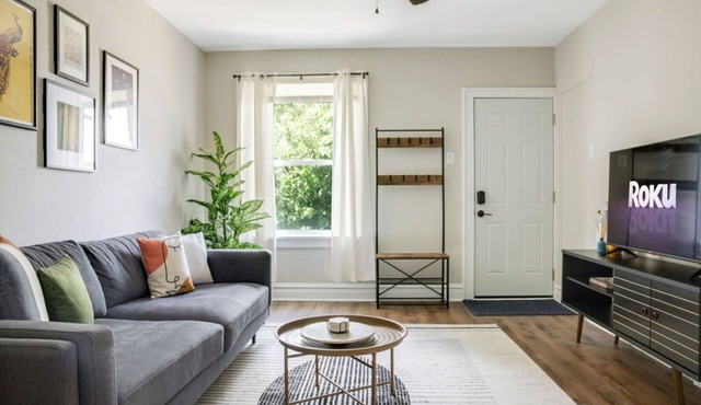 Central Apt Close to STL Attractions