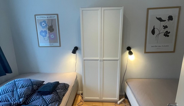 Central Apt w Parking possibility, Netflix & Near Attractions