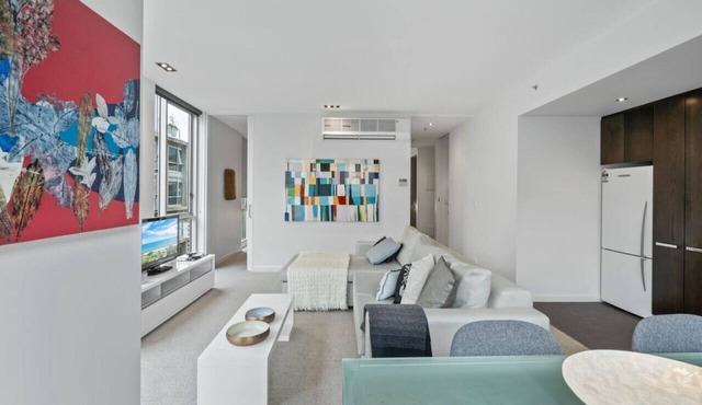 Central apt with Parking & Pool