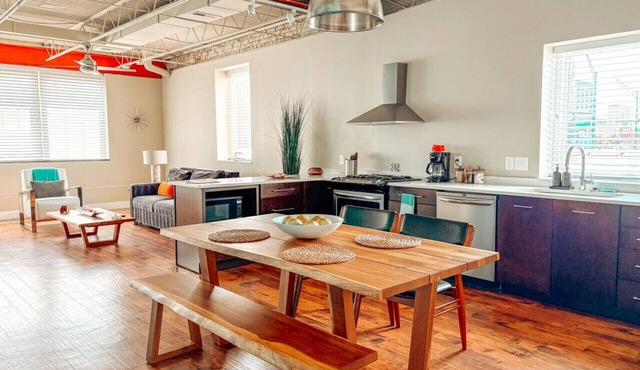 Central Apt: Xbox S, Walk to Tanger & Coffee Shop + Amenities