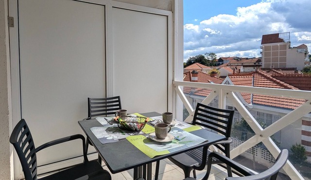 Central Arcachon - Beautiful 1BR with Loggia and Secured Parking