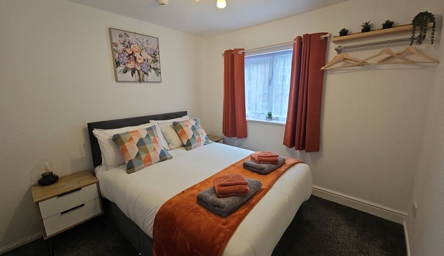 Central Atherstone, Modern Apartment