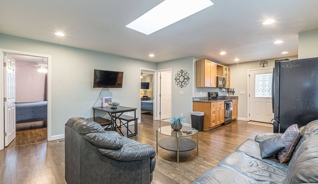 Central Atlanta 2BR with Driveway