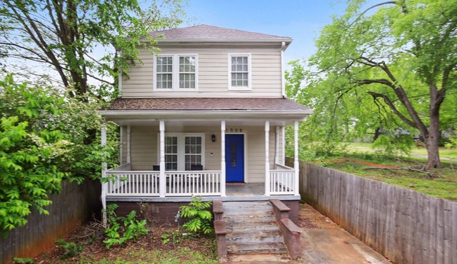 Central Atlanta Home Near Major Attractions