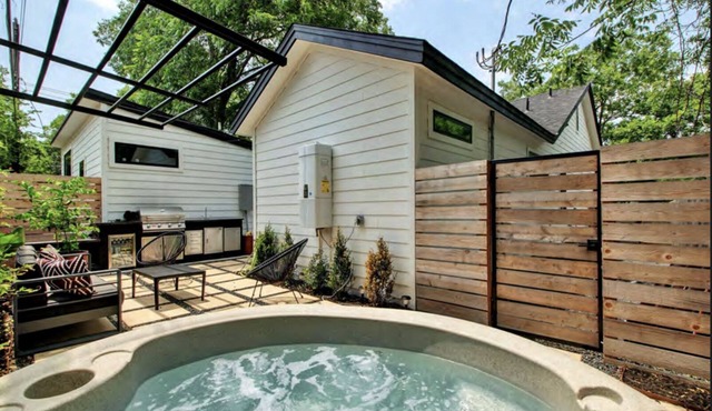 Central Austin Bungalow w/ Hot Tub & Detached Studio